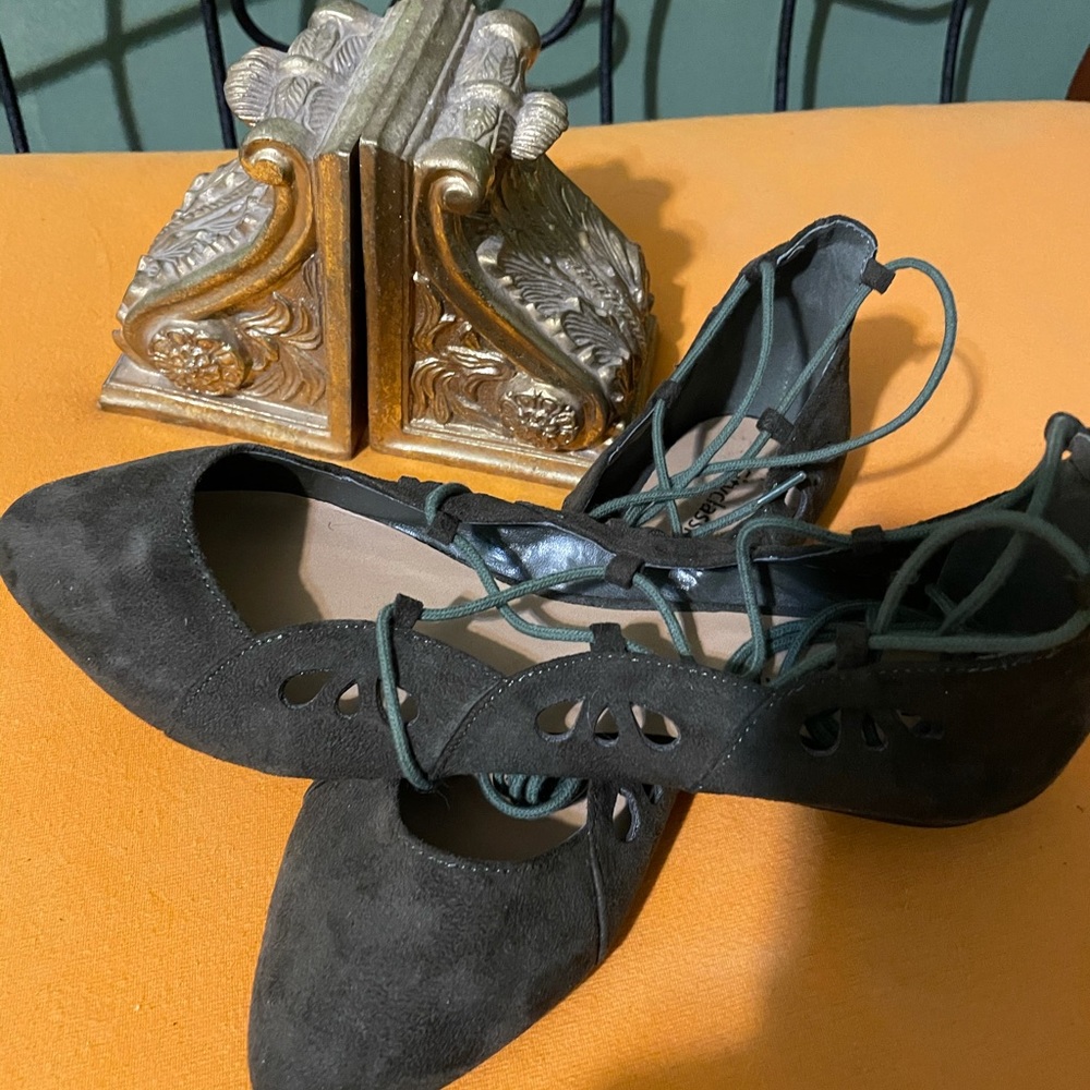 Shoes - Picture 3 of 4